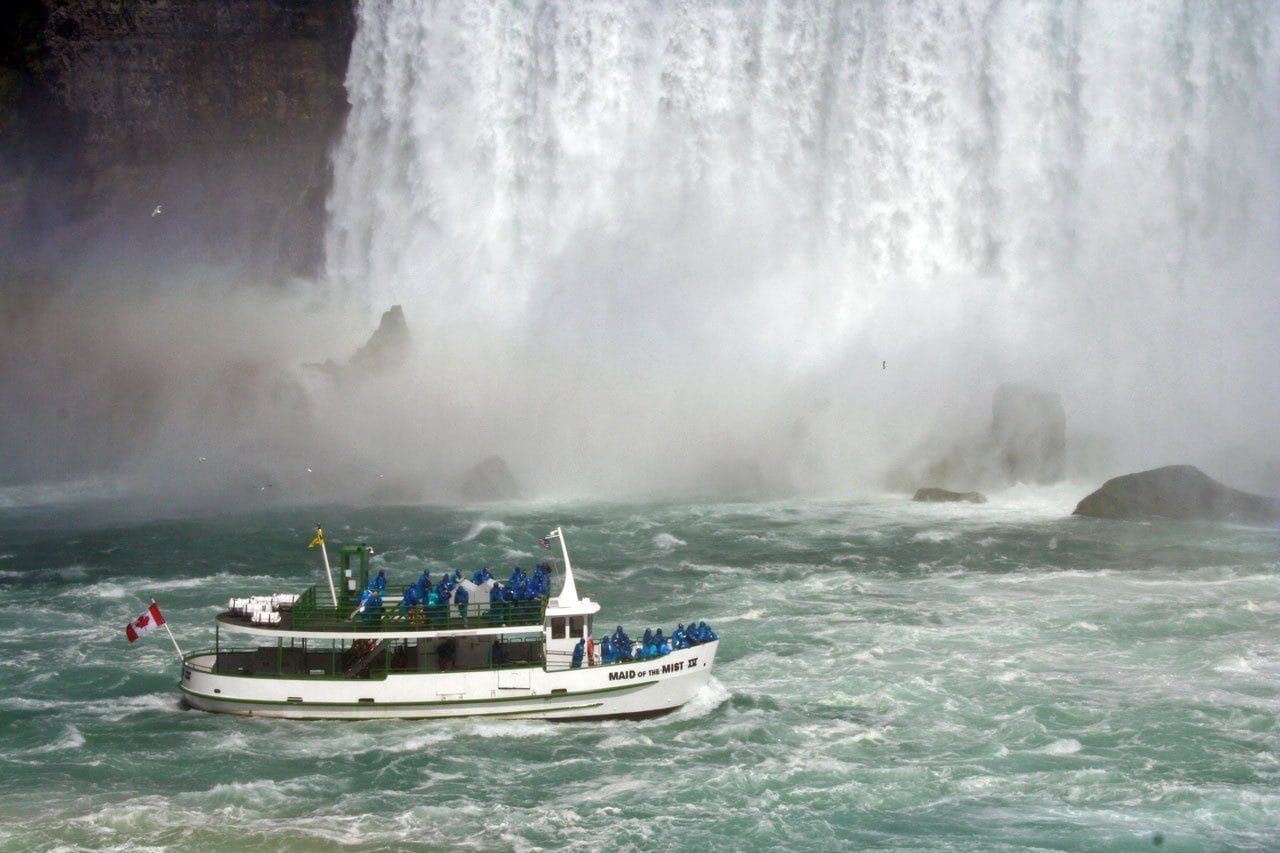 maid of the mist perspective shot