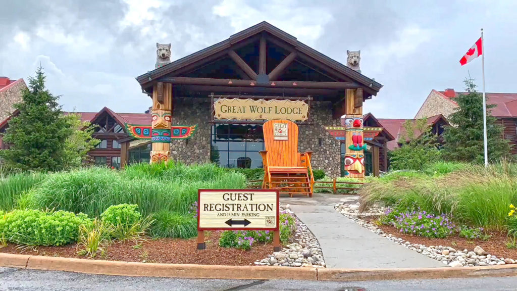 A view to entrance of great wolf lodge waterpark resort