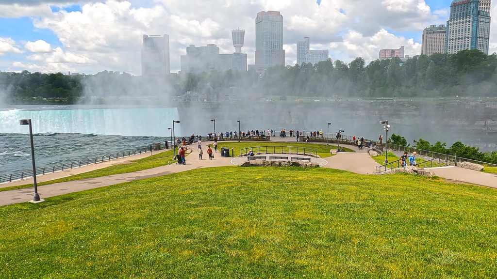 Terrapin point terrace and people looking Horseshoe falls